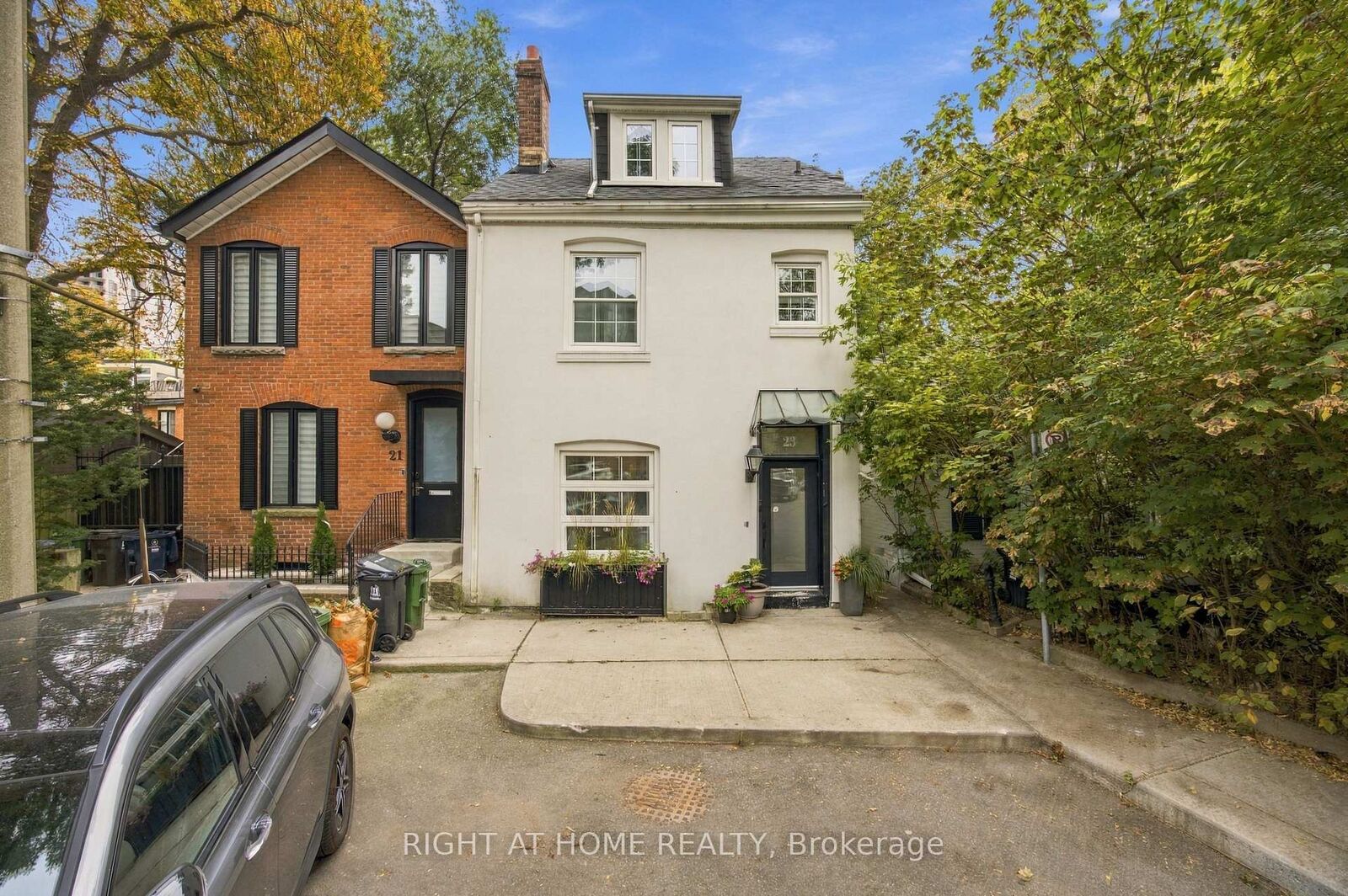 Property Photo:  23 New Street  ON M5R 1P7 