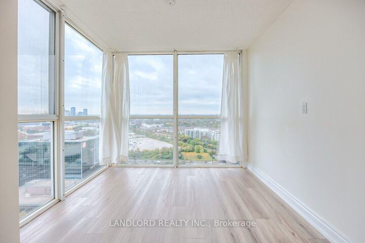 Property Photo:  5 Concorde Place 2504  ON M3C 3M8 