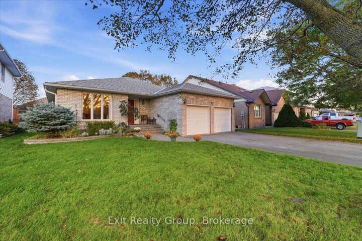 Property Photo:  27 Dungannon Drive  ON K8P 5E7 