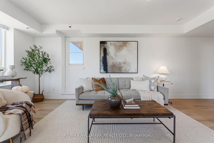 Property Photo:  1797 Queen Street E 404  ON M4L 3Y5 