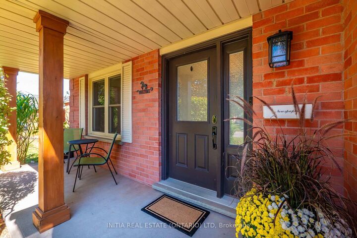 Property Photo: 10 Handorf Drive ON N3C 3Y2