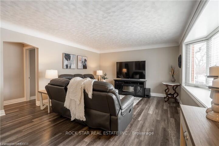 Property Photo: 22 Fernwood Crescent ON L8T 3L1