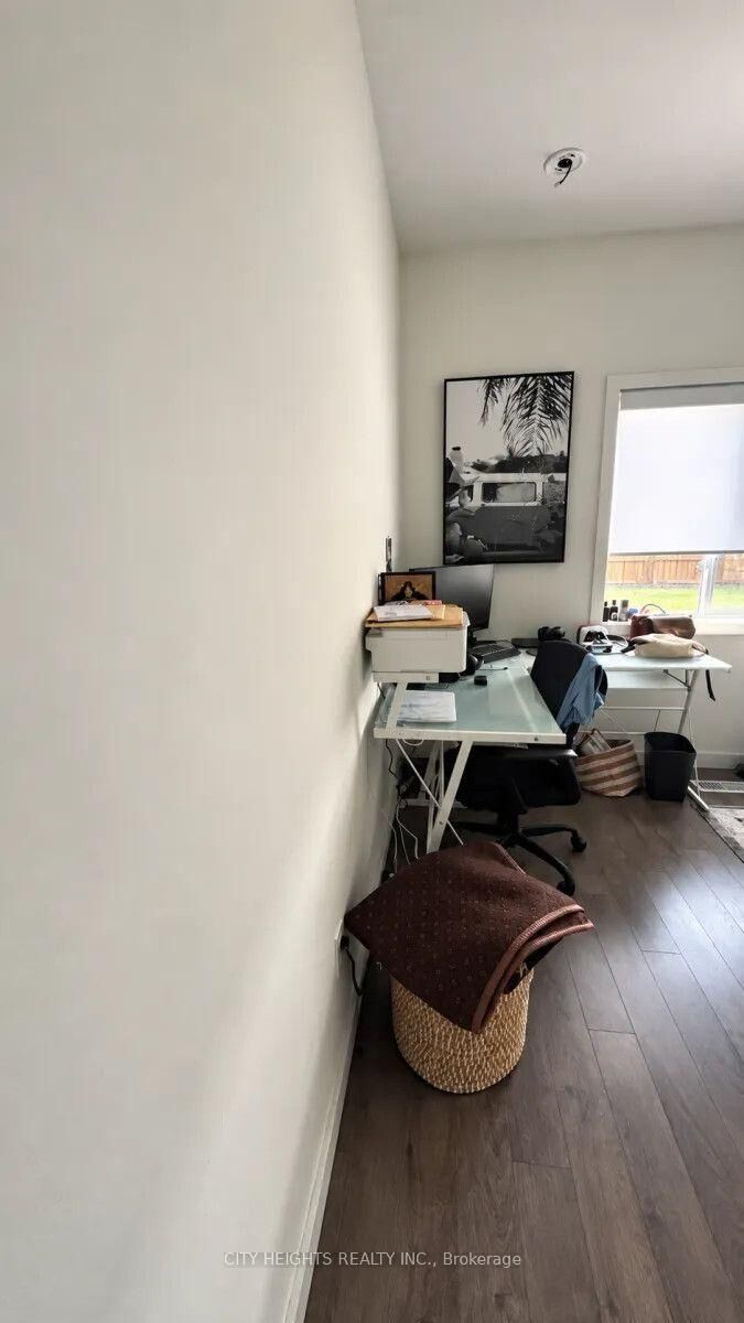 Property Photo:  370 Alberta Street #1  ON L3B 2W3 