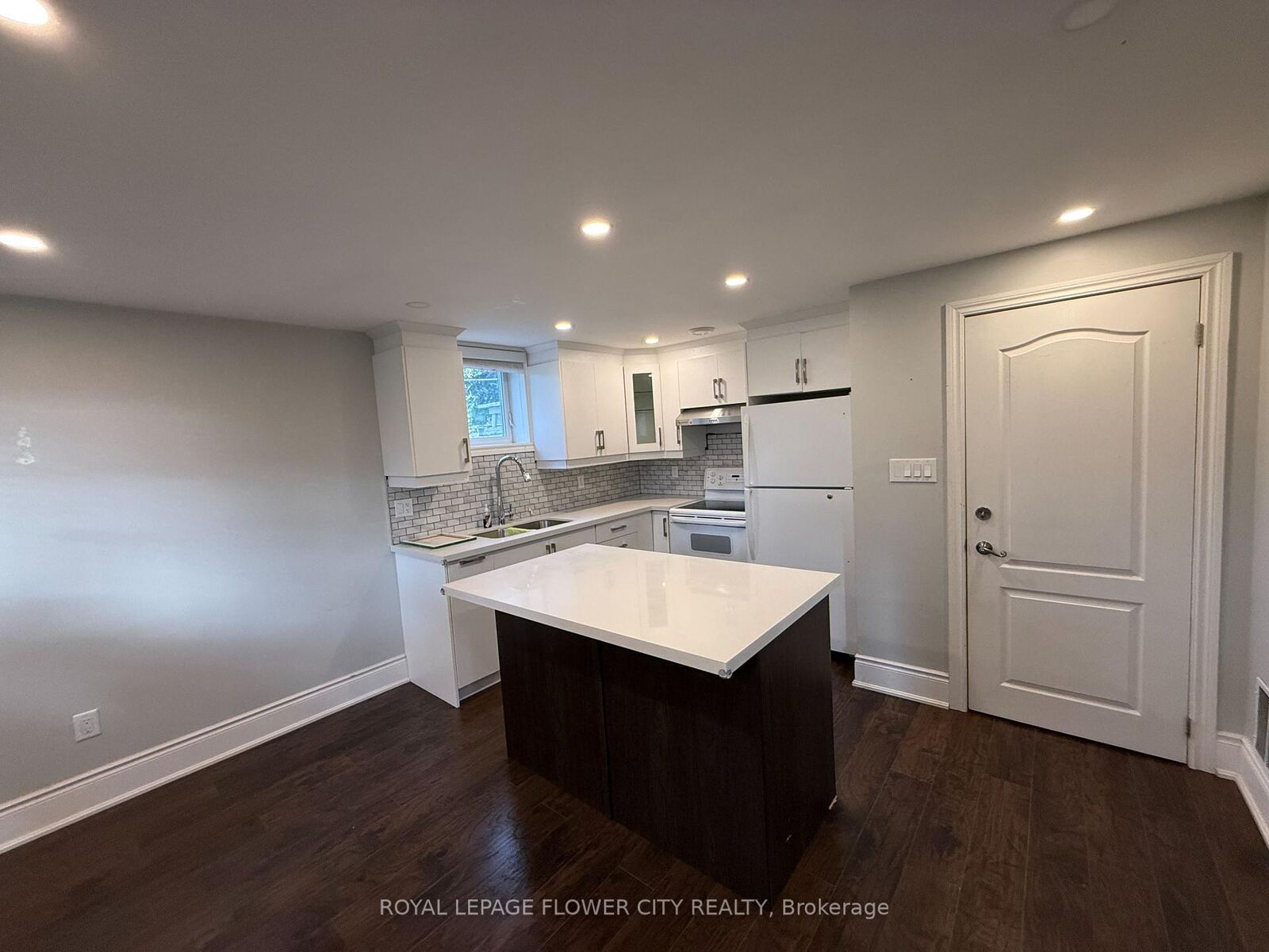 Property Photo:  66 Ikley Road  ON M3J 1C6 
