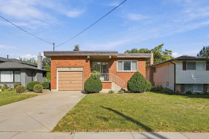 Property Photo:  32 San Fernando Drive  ON L9C 2C2 