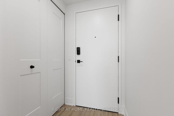Property Photo:  377 Winona Avenue 406  ON K1Z 5H8 