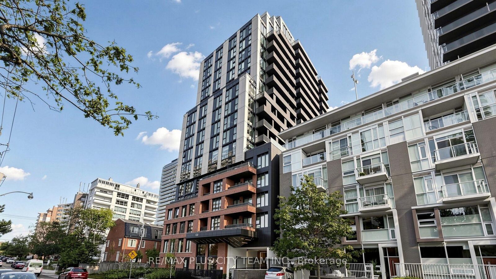 Property Photo:  109 Erskine Avenue 1801  ON M4P 0G6 