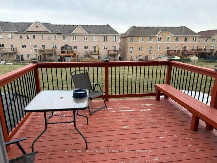 Property Photo:  26 Pefferlaw Circle Upper  ON L6Y 0K1 