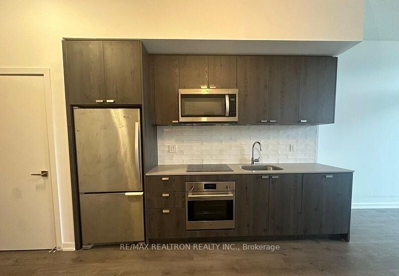 Property Photo:  56 Forest Manor Road 202  ON M2J 1M1 