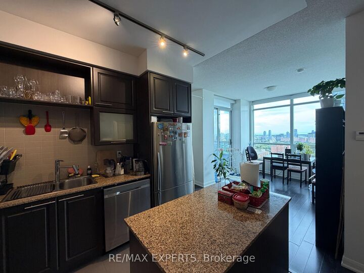 Property Photo:  500 Sherbourne Street 2004  ON M4X 1L1 