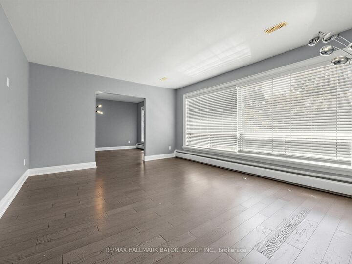 Property Photo:  4 Croydon Road 3  ON M6C 1S7 