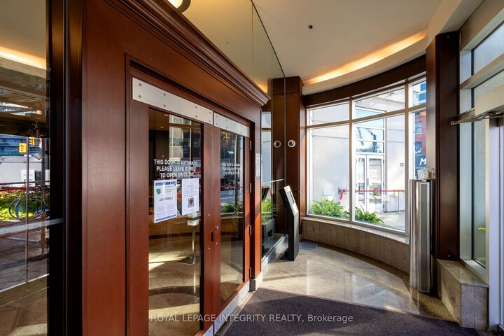 Property Photo: 234 Rideau Street 903 ON K1N 0A9