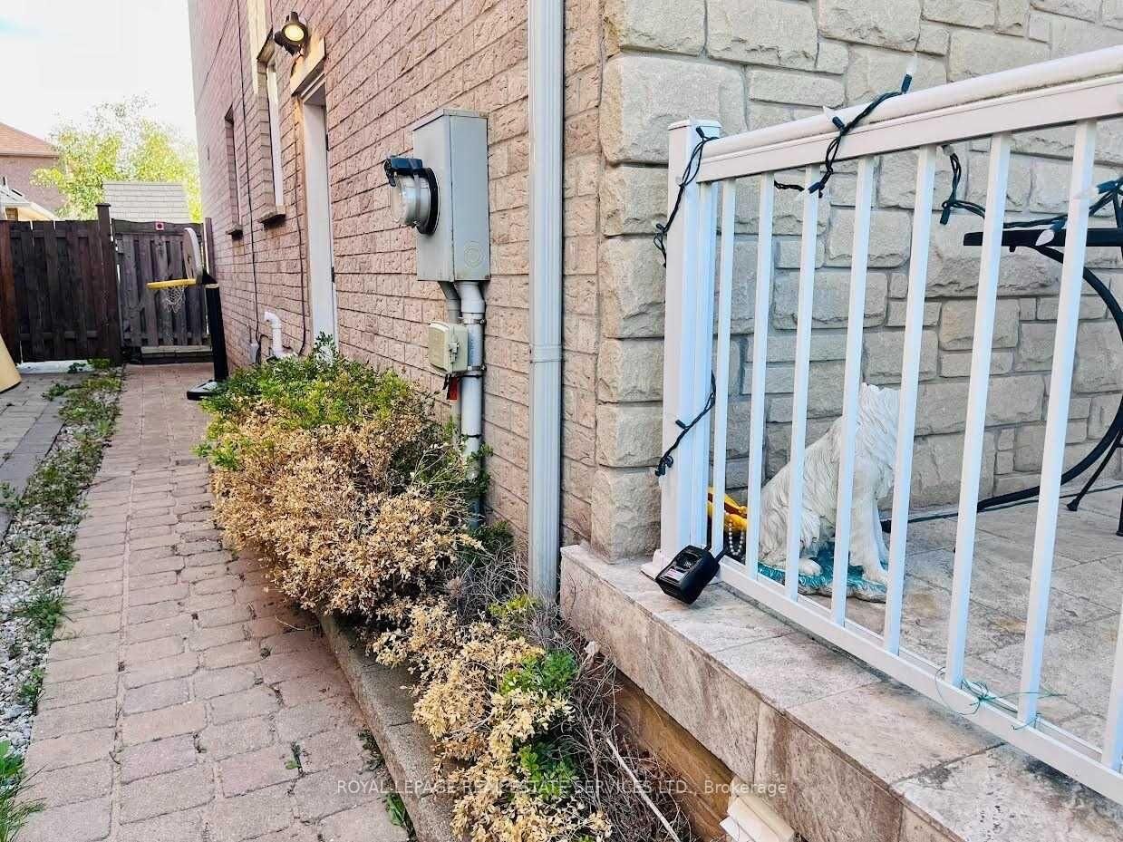 Property Photo:  1038 Agram Drive  ON L6H 7L6 
