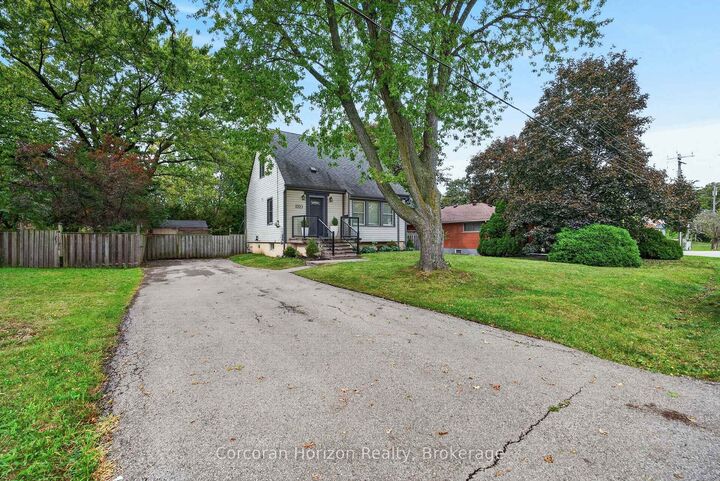 Property Photo:  2223 Glenwood School Drive  ON L7R 3R4 