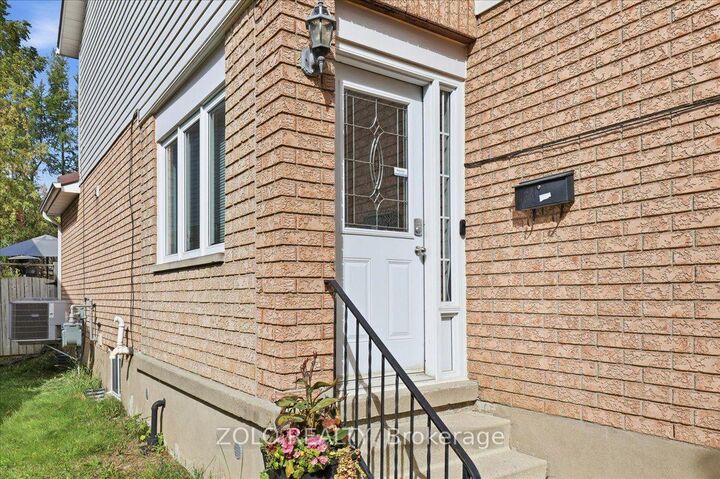 Property Photo:  401 Hidden Creek Drive  ON N2N 3N2 