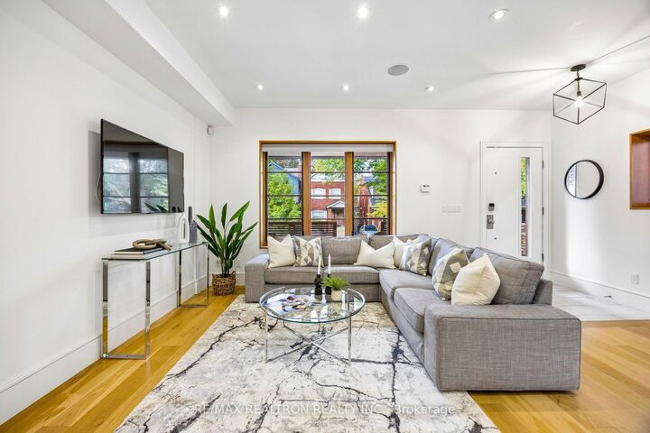 Property Photo:  125 Pinewood Avenue  ON M6C 2V4 