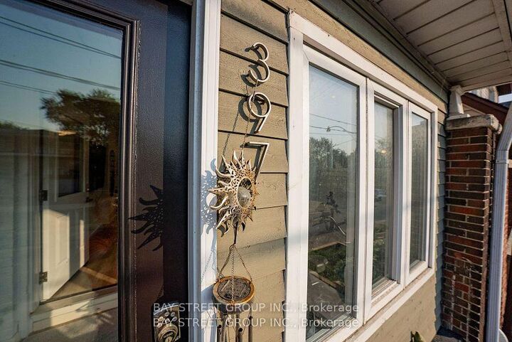 Property Photo:  397 Kingston Road  ON M4L 1V1 