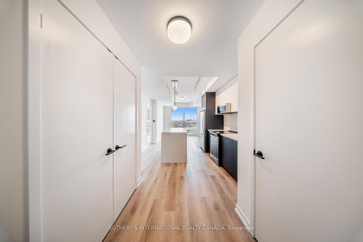 Property Photo:  5 York Garden Way 1701  ON M6A 2V1 