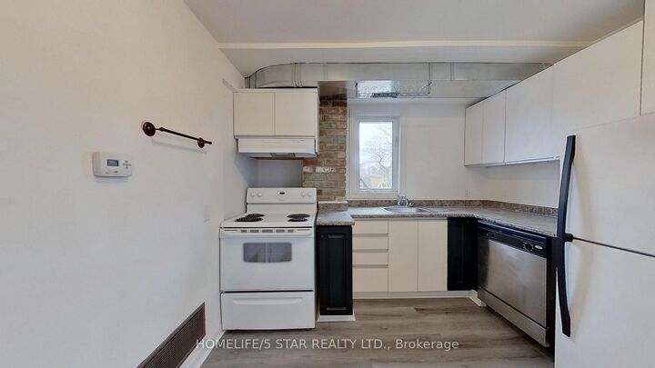 Property Photo:  39 Humbert Street Apt 1  ON M6J 1M8 