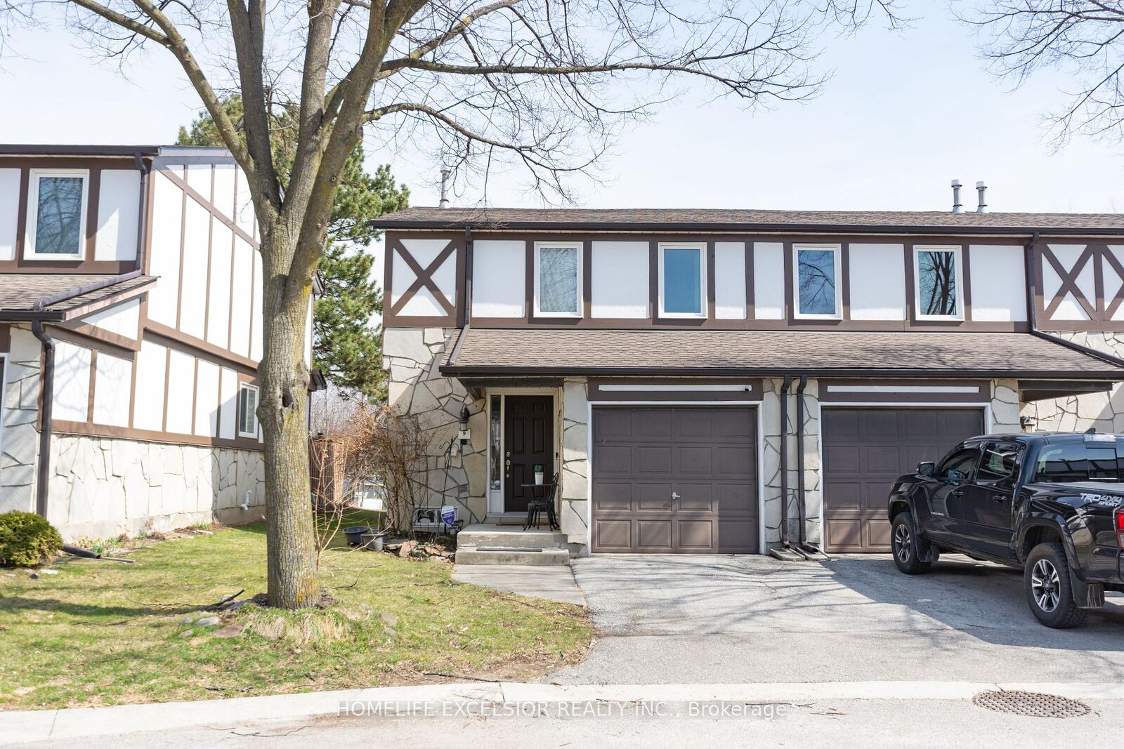 Property Photo:  2200 Glenwood School Drive 9  ON L7R 4H3 