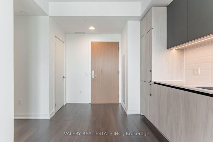 Property Photo:  150 Logan Avenue 631  ON M4M 0E4 
