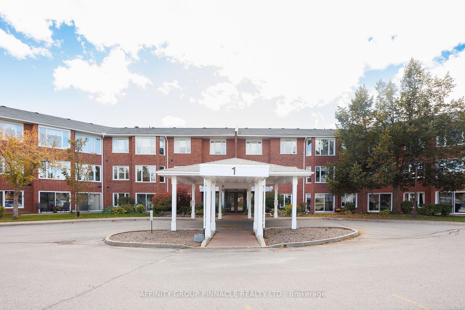 Property Photo:  1 Heritage Way 206  ON K9V 5P9 