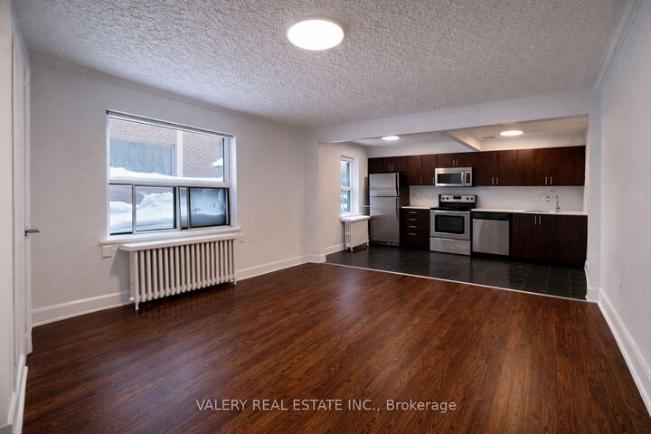 Property Photo:  2404 Queen Street E 27  ON  