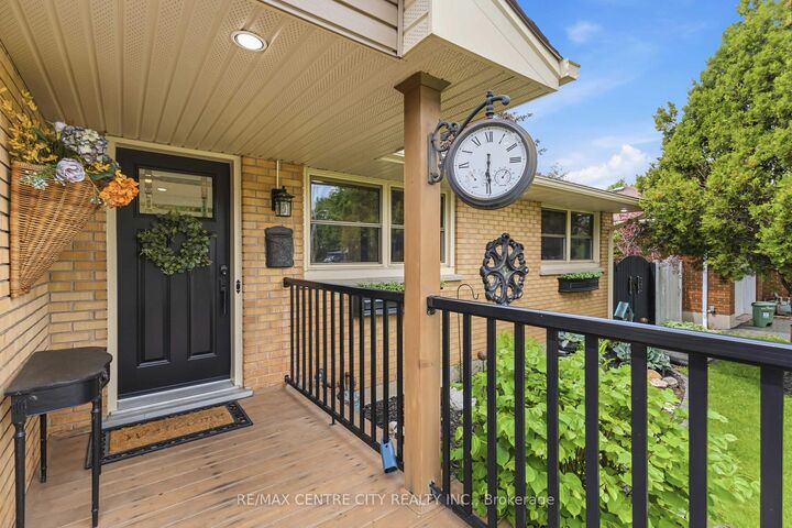 Property Photo:  70 Brentwood Crescent  ON N6G 1X2 