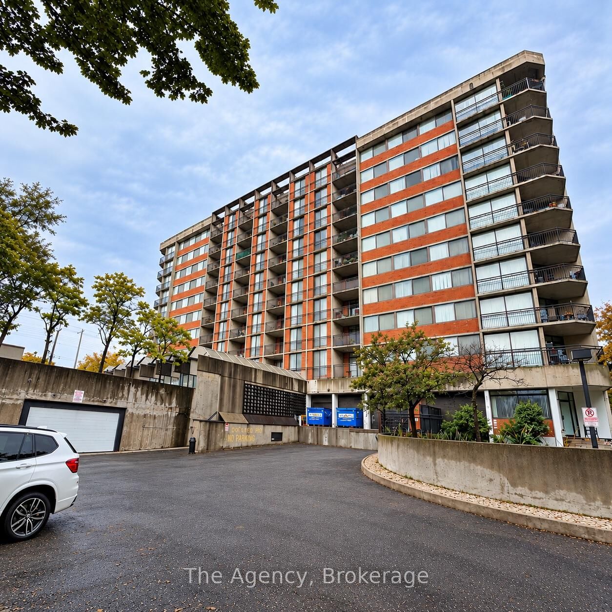 Property Photo: 2200 Sherobee Road Boo2 ON L5A 3Y3