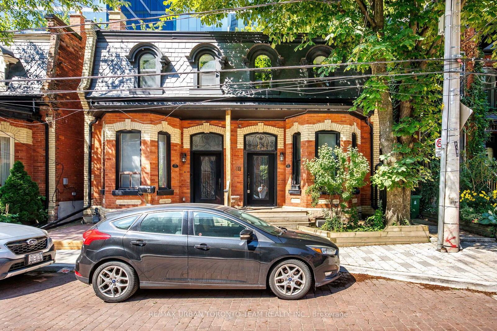 Property Photo:  18 Draper Street  ON M5V 2M4 