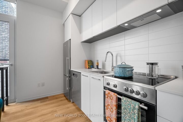 Property Photo: 101 Roehampton Avenue 1210 ON M4P 2W2