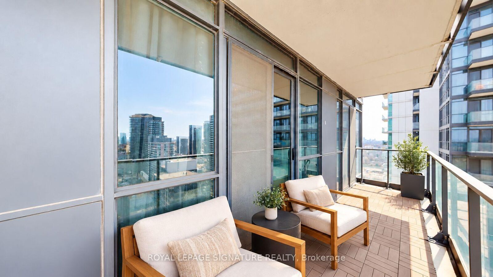 Property Photo: 33 Singer Court 2809 ON M2K 0B4