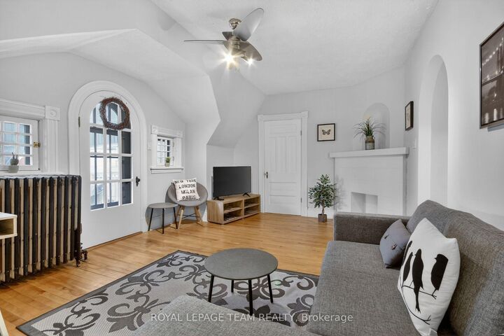 Property Photo:  64 Delaware Avenue  ON K2P 0Z3 