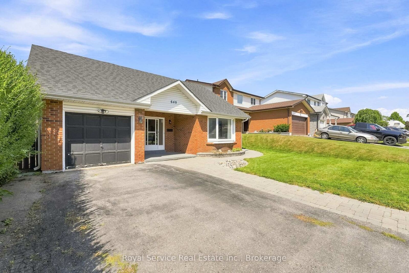 Property Photo:  640 Hillcroft Street  ON L1G 7K6 