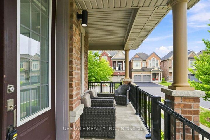 Property Photo:  18 Blenheim Circle  ON L1P 0E2 