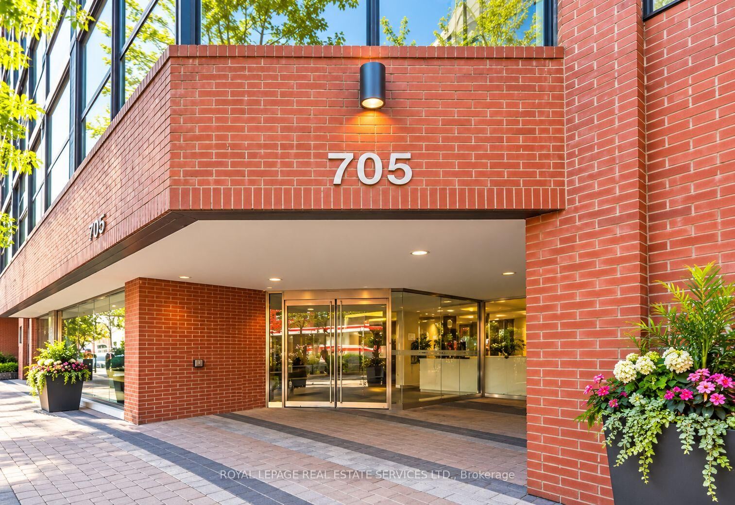 Property Photo:  705 King Street W 302  ON M5V 2W8 