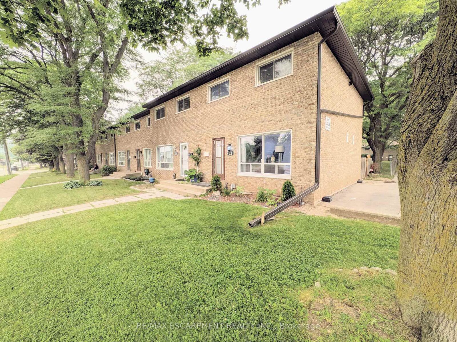 Property Photo:  22 Riverdale Drive 1  ON L8E 1J8 