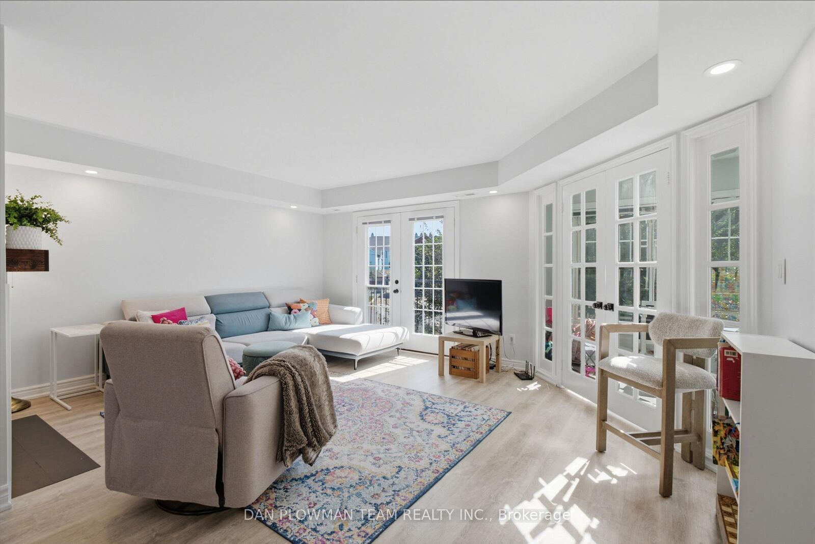 Property Photo:  1661 Nash Road H11-76  ON L1E 1S8 