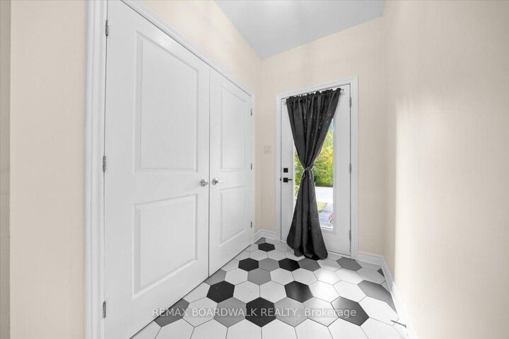 Property Photo:  248 Munro Street  ON K7C 0P2 