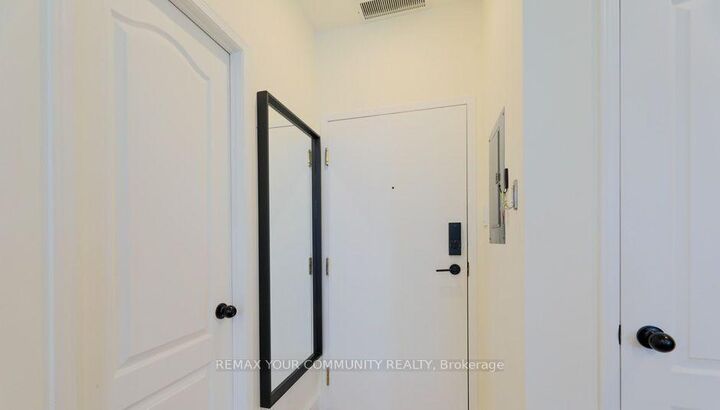 Property Photo:  2874 Keele Street 405  ON M3M 3C4 