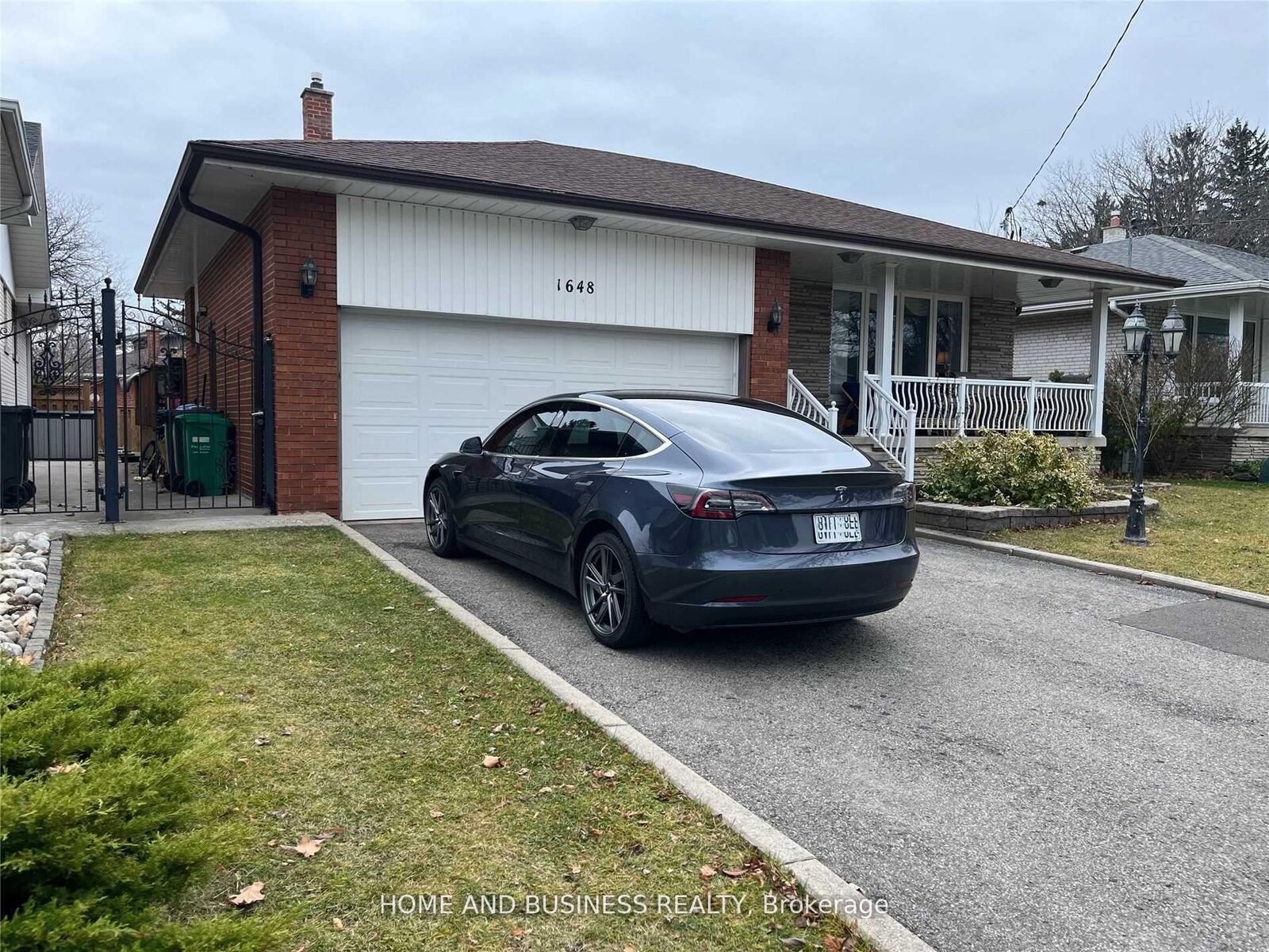 Property Photo:  1648 Sunnycove Drive Lower  ON L4X 1B7 