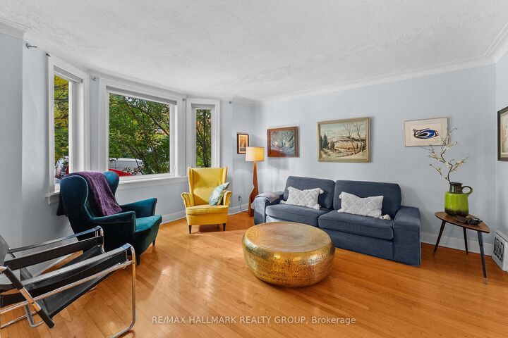 Property Photo:  425 Chapel Street  ON K1N 7Z7 