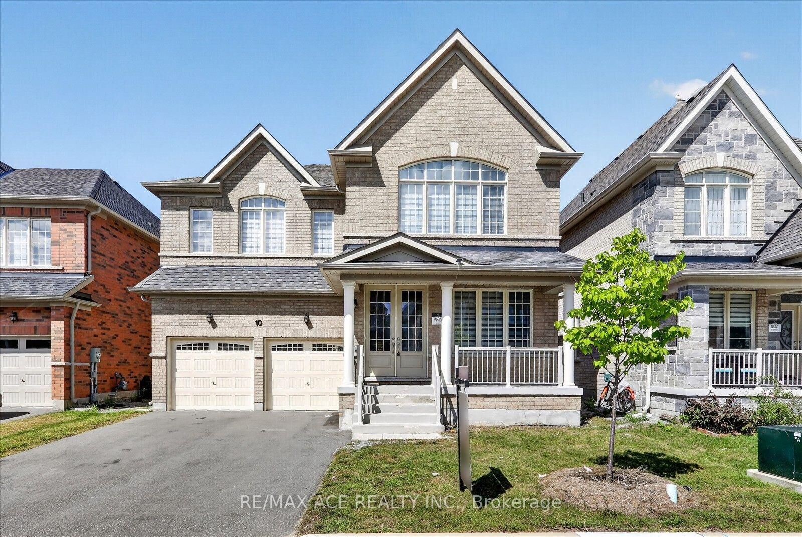 Property Photo: 10 Hitching Post Road ON L4P 2E7