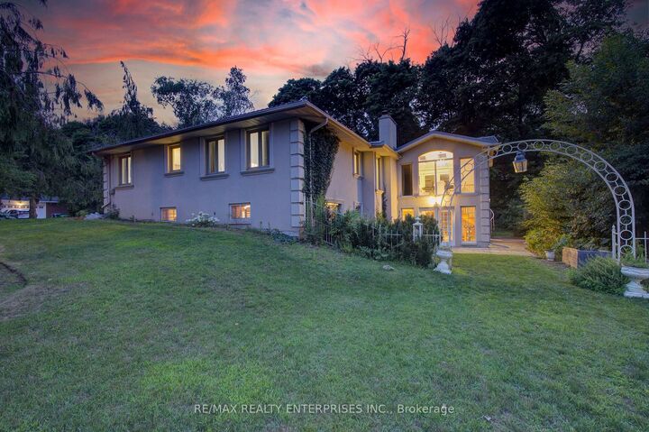 Property Photo:  551 Cochise Crescent  ON L5H 1Y3 
