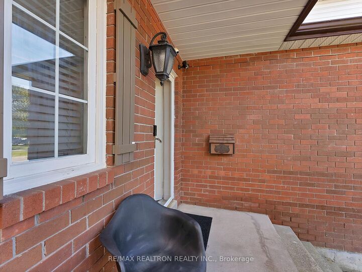 Property Photo:  83 Crawforth Street  ON L1N 9K9 