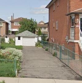 Property Photo:  20 Maple Bush Avenue  ON M9N 1S6 