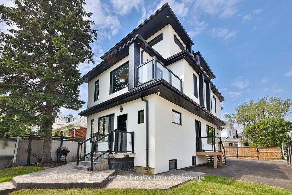 Property Photo:  172 Royal York Road 2  ON M8V 2V4 