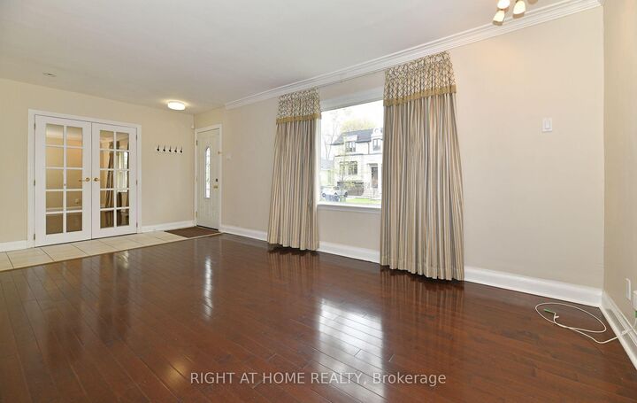 Property Photo:  234 Poyntz Avenue  ON M2N 1J7 