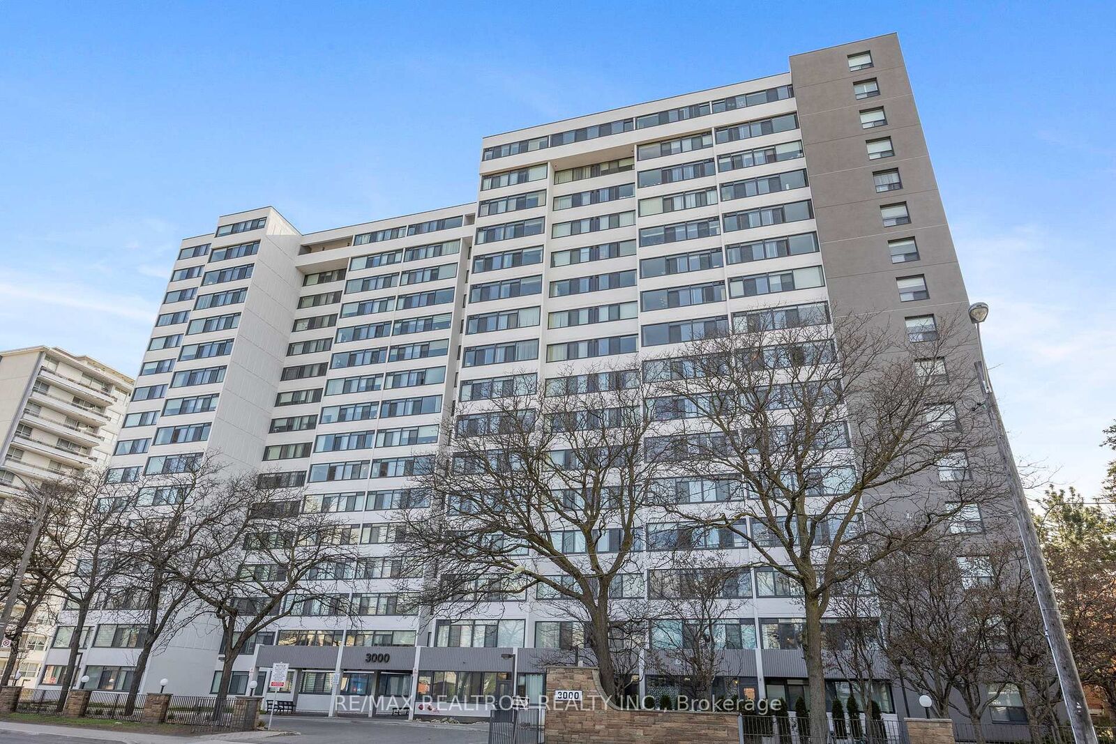 Property Photo:  3000 Bathurst Street Ph3  ON M6B 3B4 