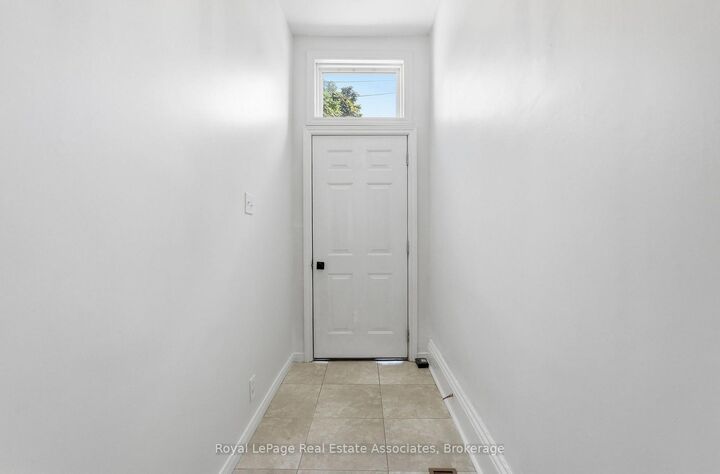 Property Photo:  51 Wellington Street N  ON L8R 1M9 